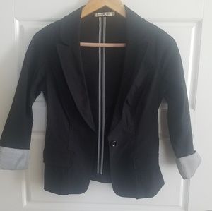 Black 3/4 sleeve suit jacket/ blazer